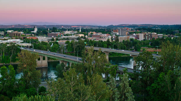 Drone Shot of Bridges Between Downtown and West Salem at Sunset Aerial shot of Salem, Oregon on a summer evening, looking across the Willamette River along the Center St Bridge and Marion St Bridge.  

Airspace authorization was obtained from the FAA for this operation. oregon state capitol stock pictures, royalty-free photos & images