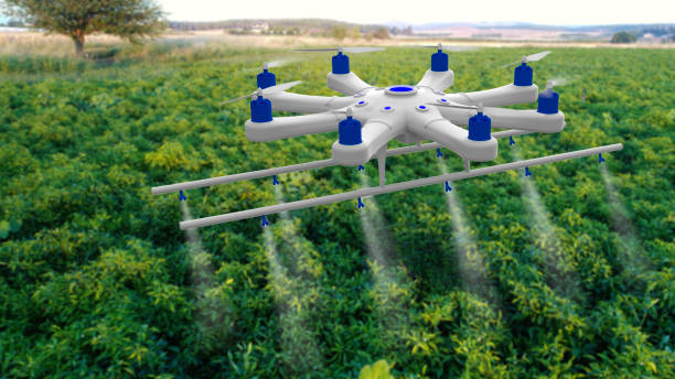 drone che spruzza un campo - software agricoltura irrigazione foto e immagini stock