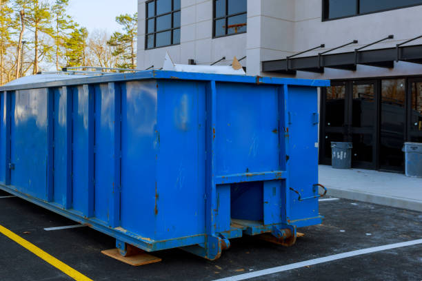 afvalcontainers worden vol met vuilnis - container stockfoto's en -beelden