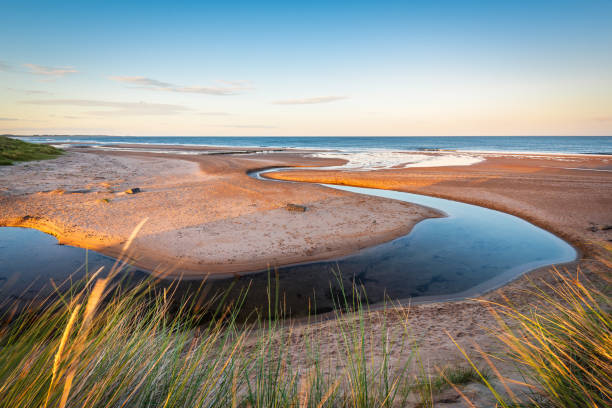 Dunbar Burn meanders across Druridge Bay Druridge Bay is a seven mile long beach in Northumberland between Amble to the north and Cresswell to the south northumberland stock pictures, royalty-free photos & images