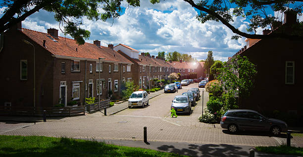 dutch street in the green heart of holland - zomer nederland stockfoto's en -beelden