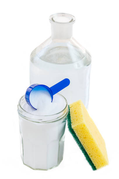 ekologiczne naturalne środki czyszczące soda oczyszczona, cytryna i tkanina na tle whithe - soda zdjęcia i obrazy z banku zdjęć