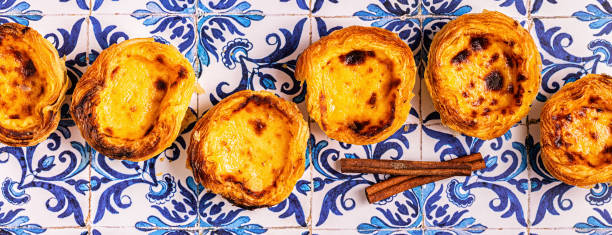 egg tart, traditional portuguese dessert, pastel de nata - pastel de nata imagens e fotografias de stock