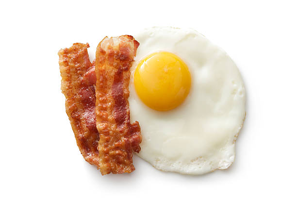 eggs: fried egg and bacon isolated on white background - bacon bildbanksfoton och bilder