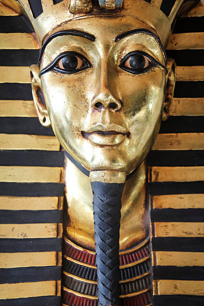 Egyptian king tut golden death mask Modern copy of ancient egyptian king Tutankhamens golden death mask king tut stock pictures, royalty-free photos & images