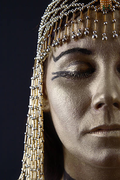 egyptian woman with eyes closed - cleopatra stockfoto's en -beelden