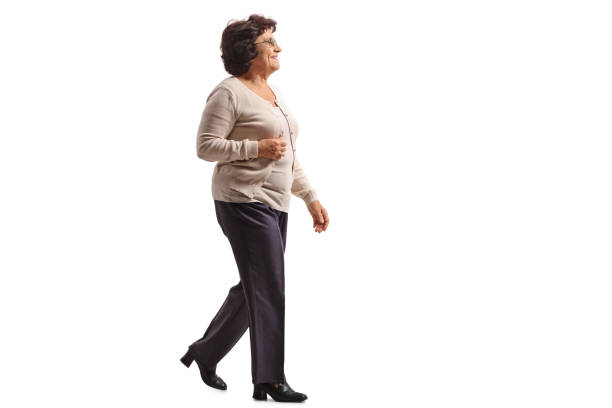 elderly woman walking - woman walk imagens e fotografias de stock