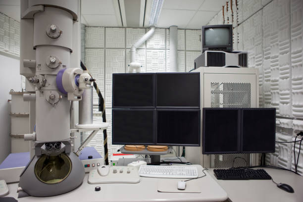 Electron microscope High-tech electron microscope in an especially insulated chamber electron microscope stock pictures, royalty-free photos & images