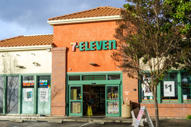 7 Eleven store at a gas station February 3, 2019 Sunnyvale / CA / USA - 7 Eleven store at a gas station in south San Francisco bay area number 711 stock pictures, royalty-free photos & images