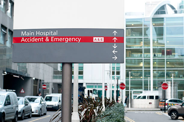 Emergency and Hospital Sign to the Entrance Royalty free stock photo of post sign indicating the entrance of the main hospital entrance sign stock pictures, royalty-free photos & images