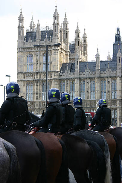 emergency services - riot police - lounge horse bildbanksfoton och bilder