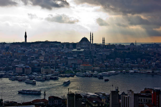 eminonu, goldenhorn - karaköy istanbul stockfoto's en -beelden