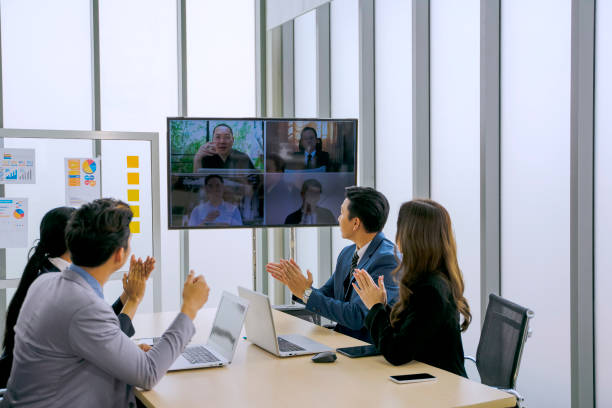 Employee are meeting via video conference.
