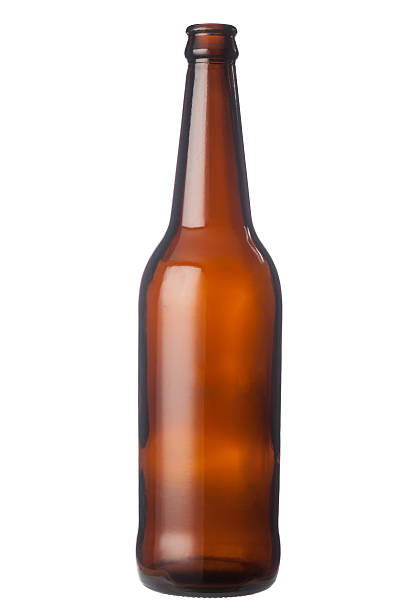 esvaziar garrafa de cerveja - empty beer bottle imagens e fotografias de stock