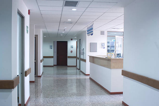 廊下のインテリアに、モダンな病院 - 退院 ストックフォトと画像