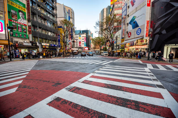 渋谷区のバンカムラ通りとドゥーゲン坂の間の空の交差点、東京2020、日本 - 渋谷 ストックフォトと画像