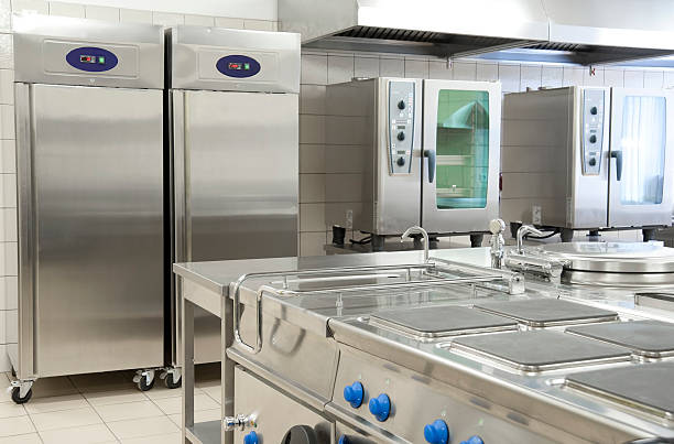 empty restaurant kitchen with professional equipment - consumentisme stockfoto's en -beelden