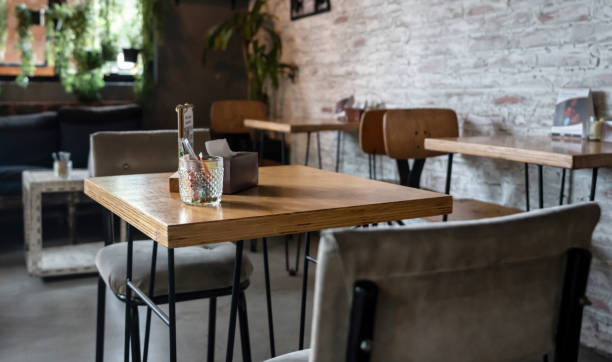 empty table at a restaurant - restaurant imagens e fotografias de stock