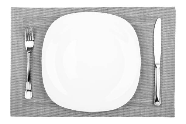 piatto bianco vuoto - tovaglietta foto e immagini stock