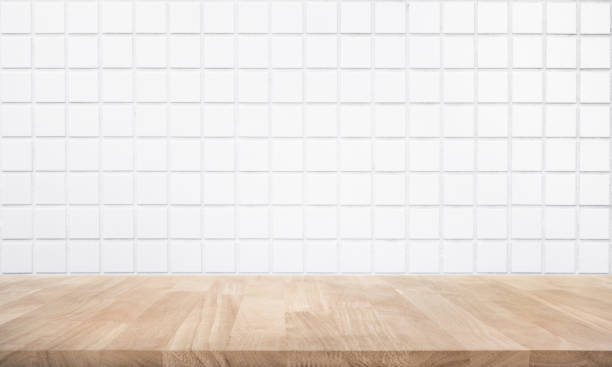 tabela de madeira vazia superior com parede de tijolo - bancada de madeira branca - fotografias e filmes do acervo