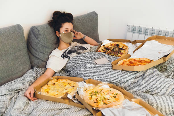 enough pizza for staying at home and watching movies! - come e sente imagens e fotografias de stock