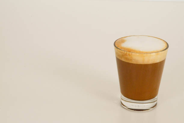 espresso macchiato - "cafe macchiato" foto e immagini stock