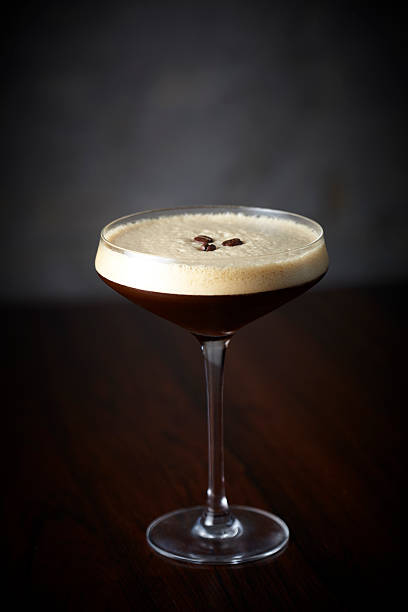 espresso martini cocktail on bar - espresso stockfoto's en -beelden