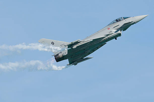 eurofighter typhoon - italienisches militär stock-fotos und bilder