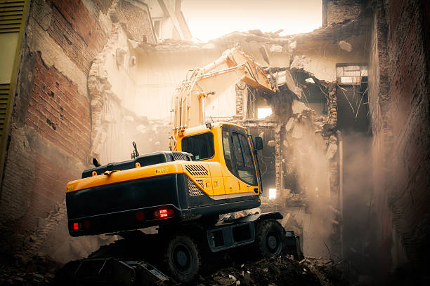 excavator demolition excavator demolition work machine demolished stock pictures, royalty-free photos & images