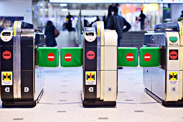 出口専用チケットバリア - 東京駅 ストックフォトと画像