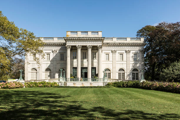 Exterior view of the historic Marble House in Newport Rhode Island Newport: Exterior view of the historic Marble House in Newport Rhode Island. This former Vanderbilt Mansion is now a well known travel attraction. newport rhode island stock pictures, royalty-free photos & images