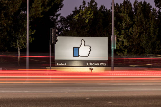 Facebook-1 Hacker Way Menlo Park, California, USA October 2, 2017: Headquarters for social networking giant Facebook Inc in Menlo Park California headquarters stock pictures, royalty-free photos & images