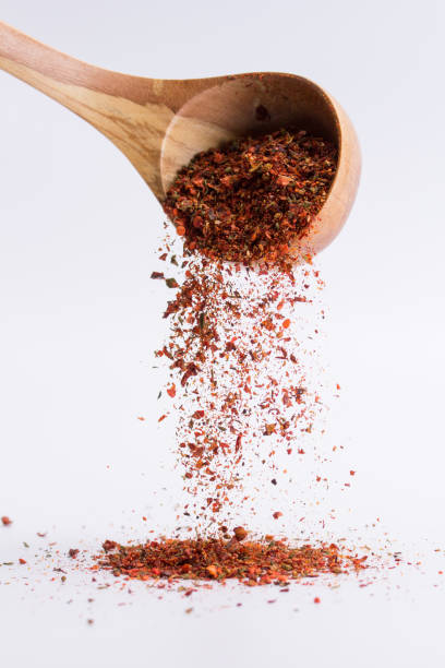falling spices on a white background - condimento temperos imagens e fotografias de stock