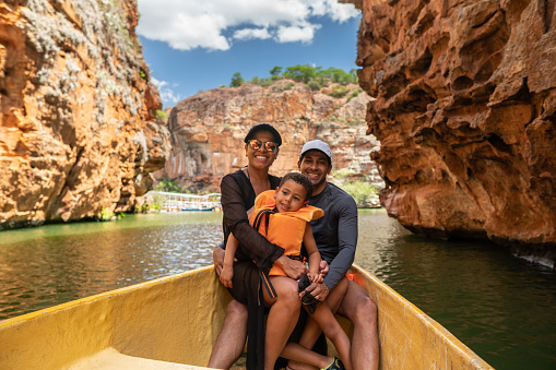 Family takes a boat ride through the canyons of the São Francisco River in Canindé, Sergipe