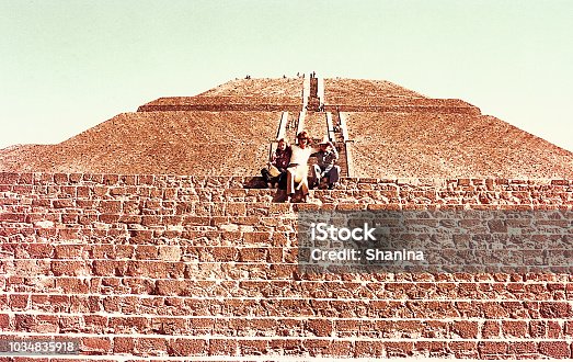 istock Family trip to Teotihuacan, Mexico. 1034835918