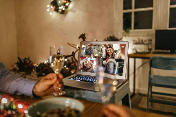familj video chattar på nätet i samband med julfirande - christmas party bildbanksfoton och bilder