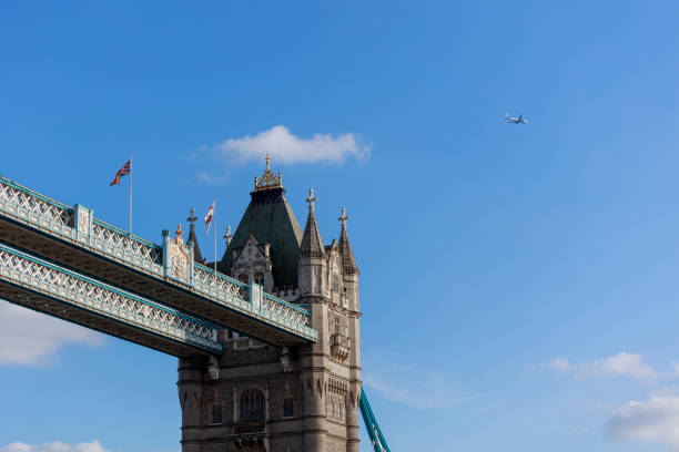 beroemde tower bridge, londen, verenigd koninkrijk - south bank london stockfoto's en -beelden