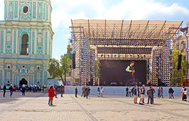 фан-зона международного песенного конкурса евровидение-2017 на софийской площади в киеве - ukraine eurovision стоковые фото и изображения