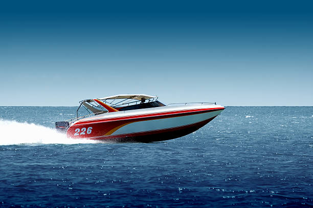 Fast drive! Speedboat cruising in the sea motorboat stock pictures, royalty-free photos & images