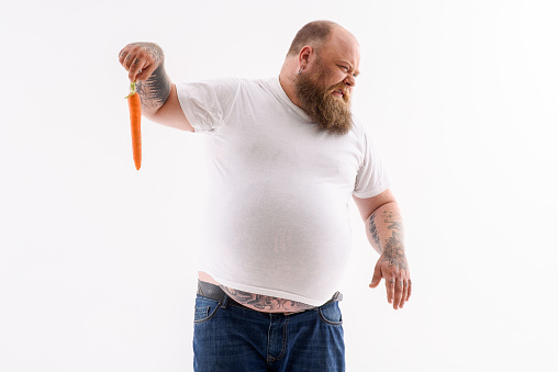 Photo libre de droit de Fat Guy Does Not Like Carrot banque d'images et plus d'images libres de droit de Adulte - iStock