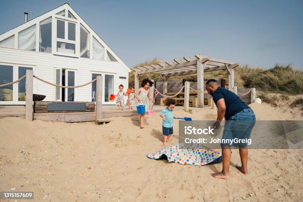 Father with four children preparing for day on the beach