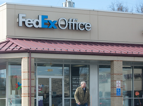 Etalase Fedex Office Fedex Corporation Berkantor Pusat Di ...