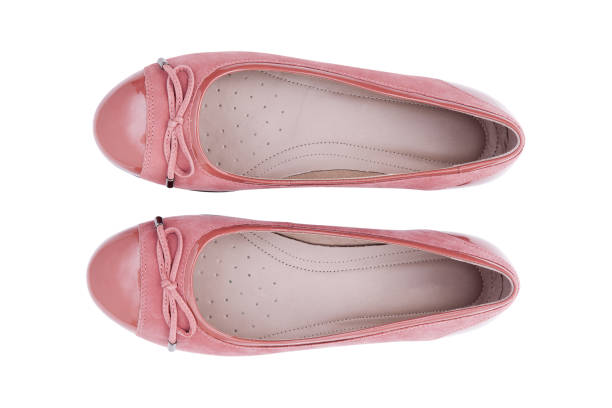 scarpe moda femminile rosa con nastro vista superiore isolato su sfondo bianco - shoes top view foto e immagini stock