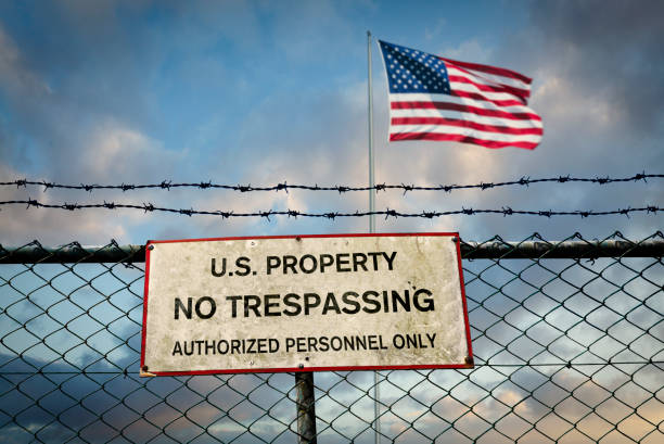 Fence on the border of the USA Fence with barbed wire and warning sign on the border of the USA border patrol stock pictures, royalty-free photos & images