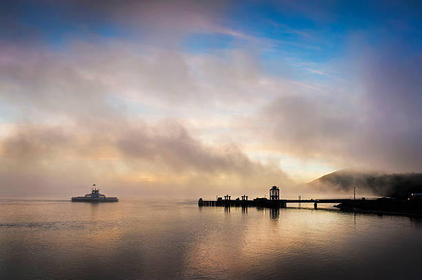 ferryboat sunrise - bellingham stockfoto's en -beelden