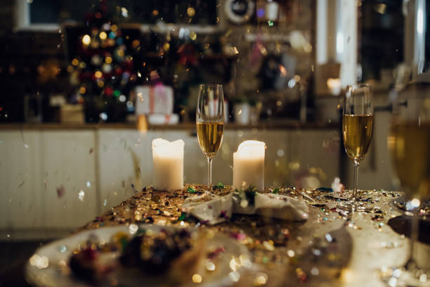 festligt matbord under nyårsfest. - new years dinner table bildbanksfoton och bilder