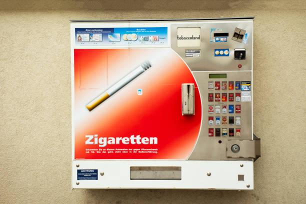 kuvapankkikuvat ja rojaltivapaat kuvat aiheesta automaattinen myynti savukelaatikko seinällä tien vieressä heidelbergissä, saksassa - electronic cigarettes for sale