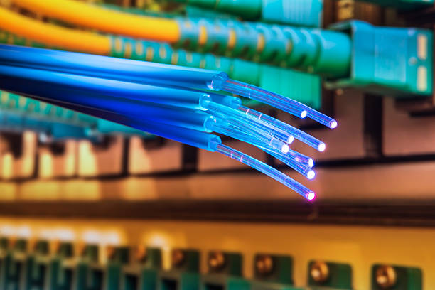 fiber optical cables - glasvezel stockfoto's en -beelden
