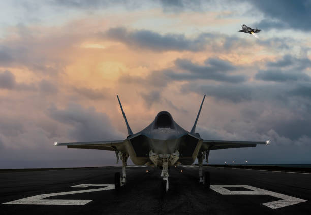 f-35 fighter jet ready to takeoff on runway at sunset - f 35 imagens e fotografias de stock