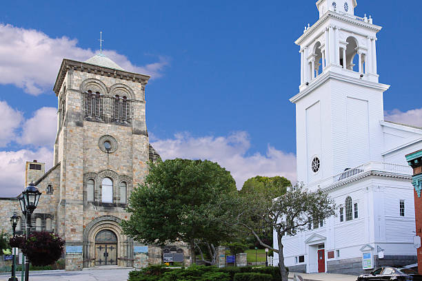 First Parish Church and Church of the Pilgrimage, Plymouth, Massachusetts. First Parish Church and the Church of the Pilgrimage (on the right). First Parish Church is a historic Unitarian Universalist church at the base of Burial Hill. The Church of the Pilgrimage  is an example of Georgian architecture, with its large domed bell tower and white clapboards. Both churches are in Town Square, Plymouth, Massachusetts. HDR photorealistic image. pilgrims monument stock pictures, royalty-free photos & images